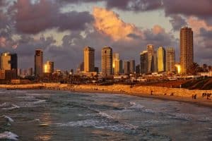 השקעות נדל"ן בחיפה בשכונת קריית חיים מערבית סבלה במשך שנים ארוכות מרמות ביקושים ירודות בעקבות חוות מכלי הדלק הממוקמות בשכונה