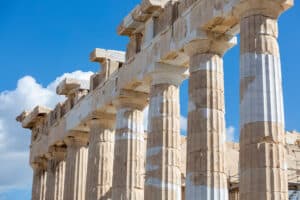 האם כדאי לקנות דירה ביוון